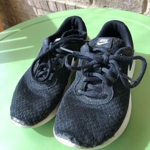 Black nike sneakers -boys